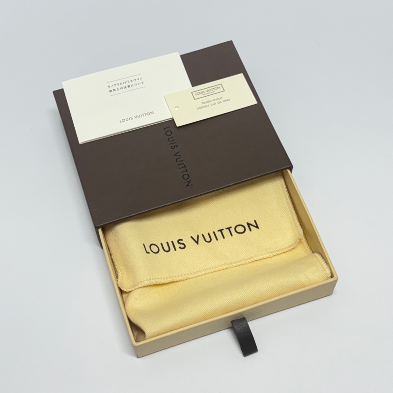 【全新品🎁】 LV Monogram 複雜重工藝多夾層 經典老花短夾 (專櫃28,000)-3