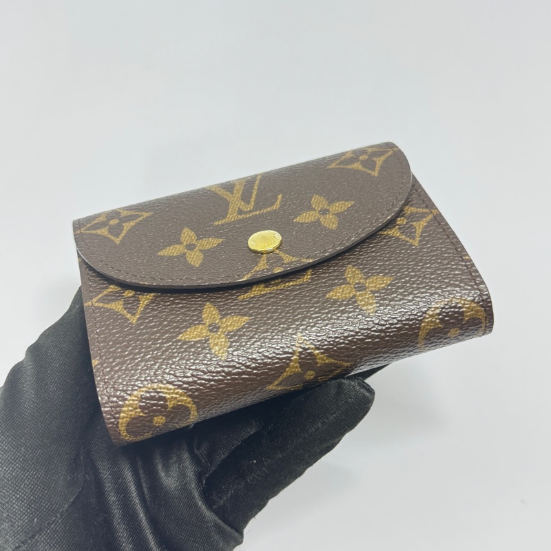 【全新品🎁】 LV Monogram 複雜重工藝多夾層 經典老花短夾 (專櫃28,000)-5