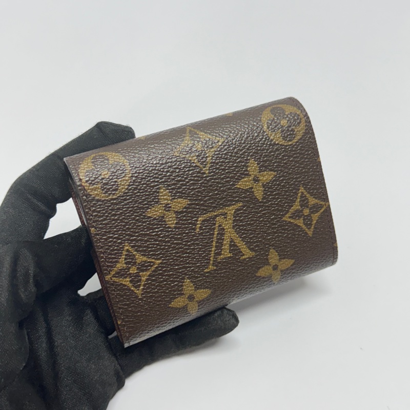 【全新品🎁】 LV Monogram 複雜重工藝多夾層 經典老花短夾 (專櫃28,000)-6