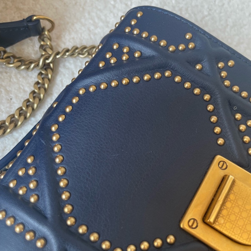 99新Dior迪奧 diorama小號竪版深藍色鉚釘盾牌包 相機包 尺寸16×11×9cm-9