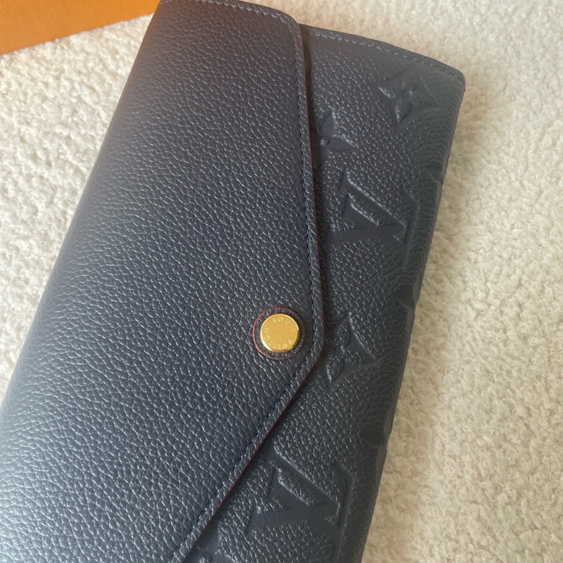 99.8新Lv 路易威登 Sarah 深海藍 壓紋老花 荔枝牛皮 大號錢包-3