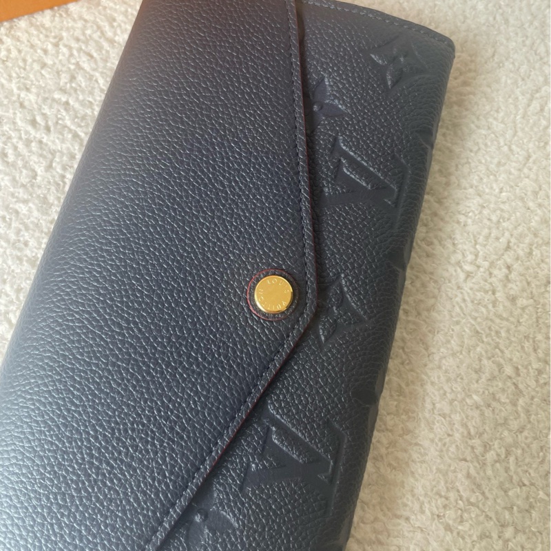 99.8新Lv 路易威登 Sarah 深海藍 壓紋老花 荔枝牛皮 大號錢包-9