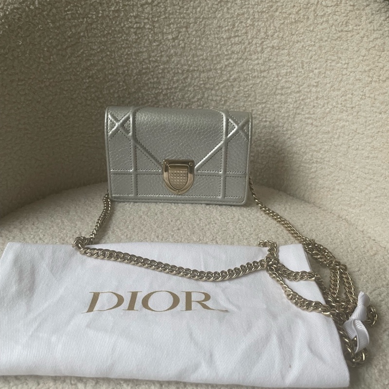 dior迪奧盾牌minisize包銀色金鍊條 小包一個很可愛mini 小廢包可以裝下口紅車-0