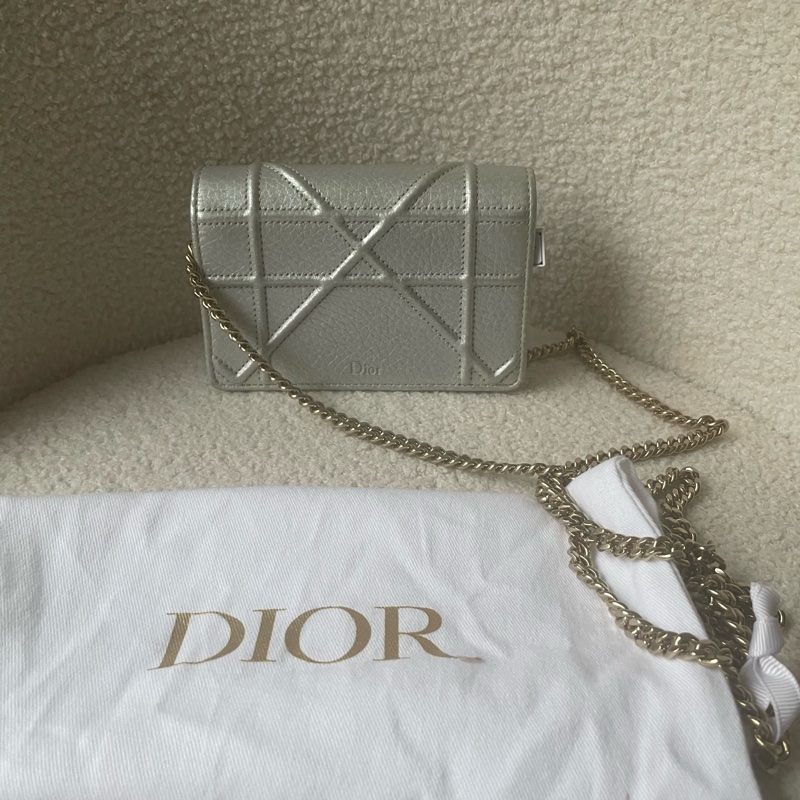 dior迪奧盾牌minisize包銀色金鍊條 小包一個很可愛mini 小廢包可以裝下口紅車-1
