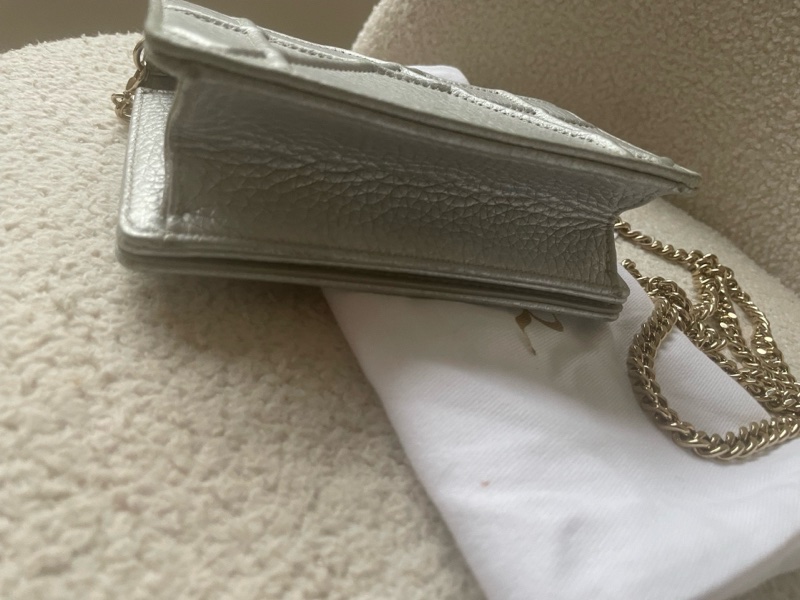 dior迪奧盾牌minisize包銀色金鍊條 小包一個很可愛mini 小廢包可以裝下口紅車-6