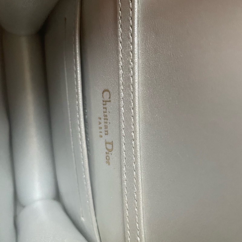 dior迪奧盾牌minisize包銀色金鍊條 小包一個很可愛mini 小廢包可以裝下口紅車-8