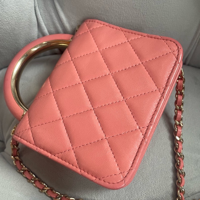 98新Chanel 22A粉色羊皮金扣手柄款風琴小斜挎包 芯片款 尺寸12*5*10-4