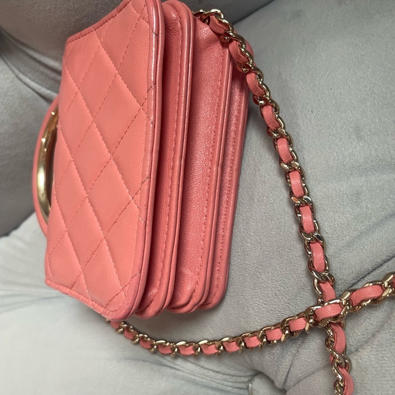 98新Chanel 22A粉色羊皮金扣手柄款風琴小斜挎包 芯片款 尺寸12*5*10-5