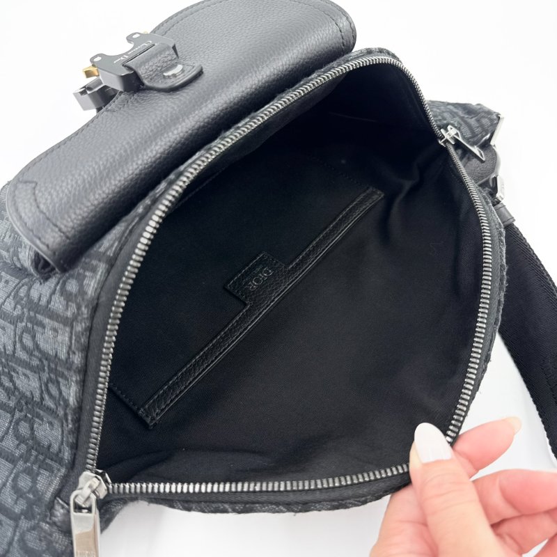 CHRISTIAN DIOR - 黑色牛皮緹花Saddle腰包-9