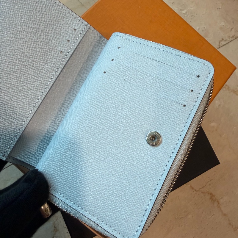 LV 天空寶寶藍拼色老花 短夾錢包 超特別🩵-18