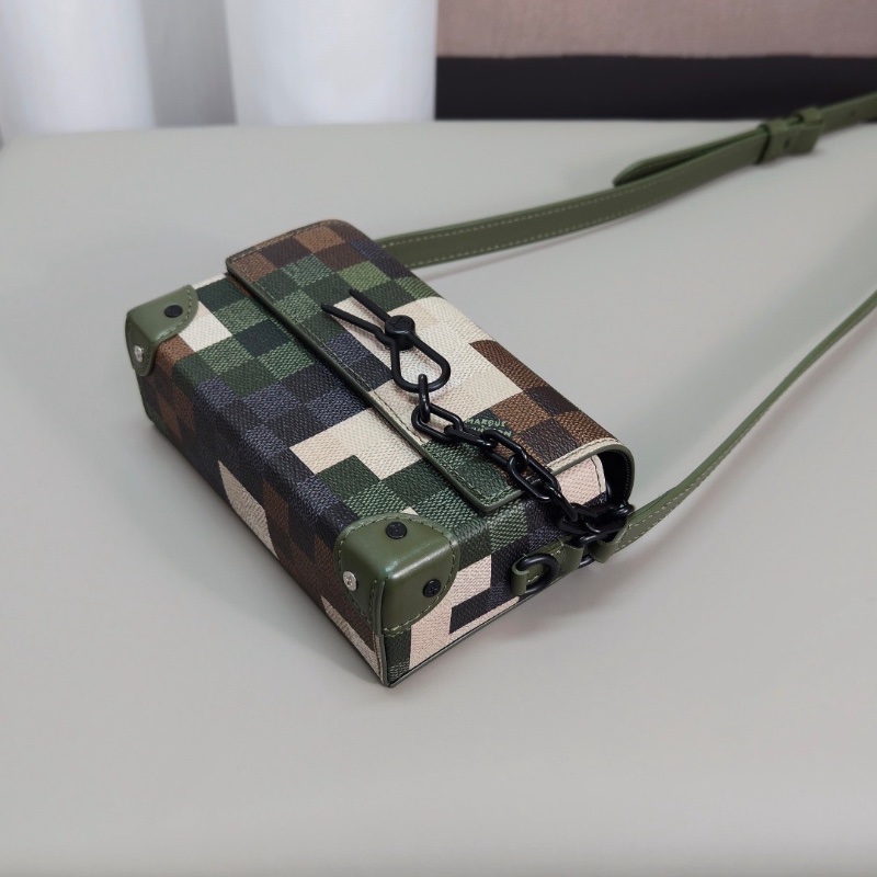 LV迷菲董聯名彩棋盤格設計 磁扣開合肩背斜背包芯片款18*11*6 98新配件塵袋 購證-2