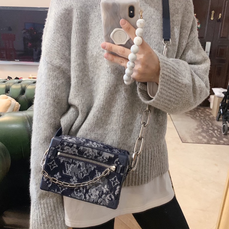 LV Soft Trunk限量秀款 浮雕刺繡牛仔丹寧軟盒子 牛仔藍配色18*12*7.5 98新配件塵袋-0