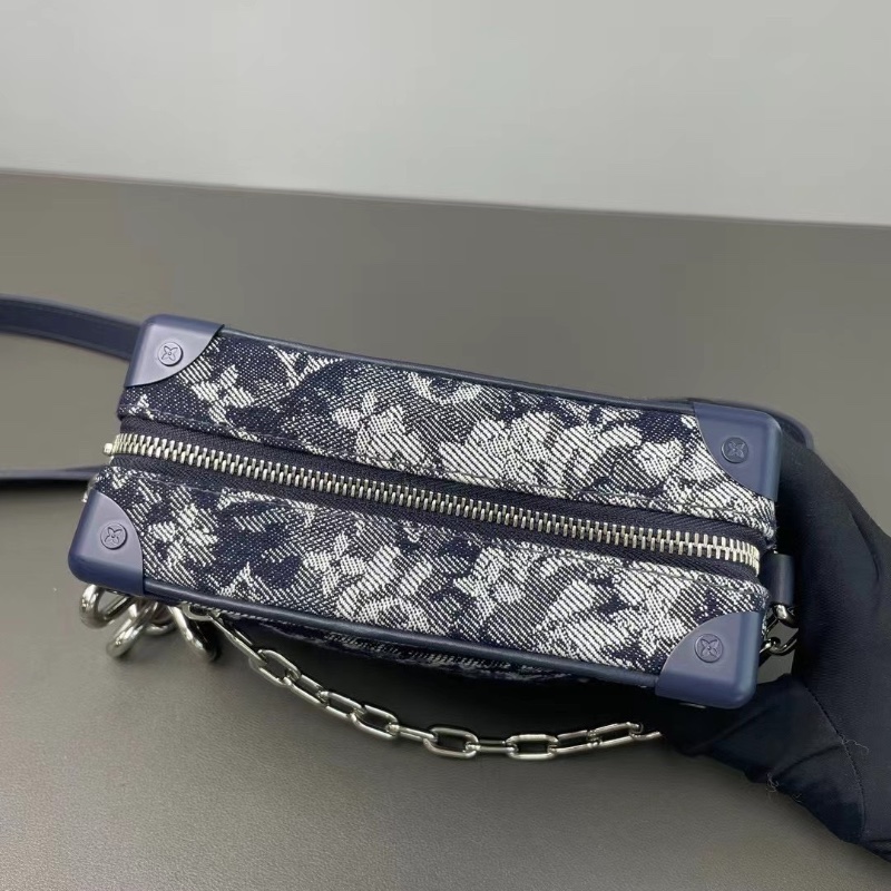 LV Soft Trunk限量秀款 浮雕刺繡牛仔丹寧軟盒子 牛仔藍配色18*12*7.5 98新配件塵袋-3