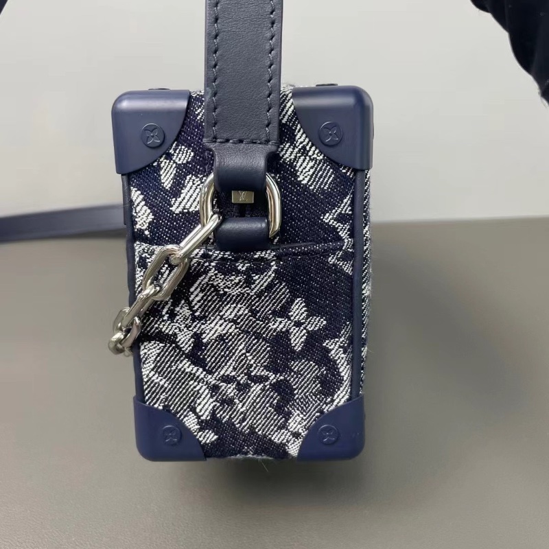 LV Soft Trunk限量秀款 浮雕刺繡牛仔丹寧軟盒子 牛仔藍配色18*12*7.5 98新配件塵袋-5