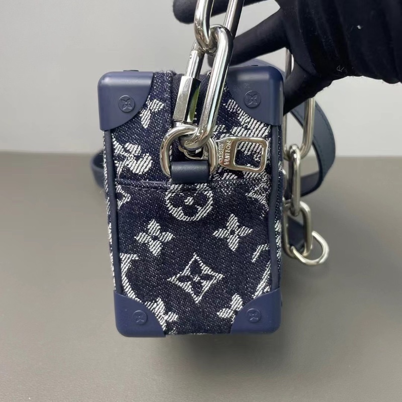 LV Soft Trunk限量秀款 浮雕刺繡牛仔丹寧軟盒子 牛仔藍配色18*12*7.5 98新配件塵袋-8
