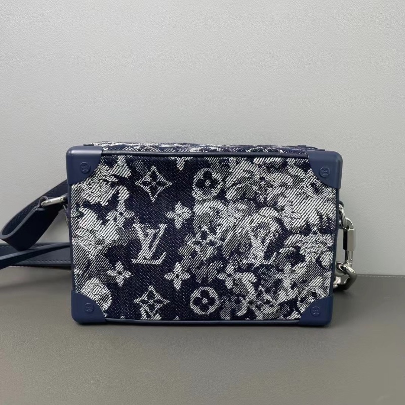 LV Soft Trunk限量秀款 浮雕刺繡牛仔丹寧軟盒子 牛仔藍配色18*12*7.5 98新配件塵袋-9