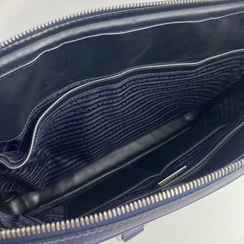 PRADA/普拉達 手提公文包 商務 皮革 尺寸：36*26*6 附件：無-3