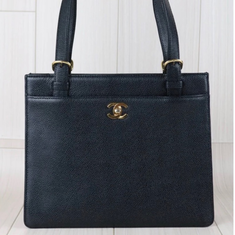 「JL精品代購」98新 Chanel 香奈兒黑金荔枝牛皮托特包-2