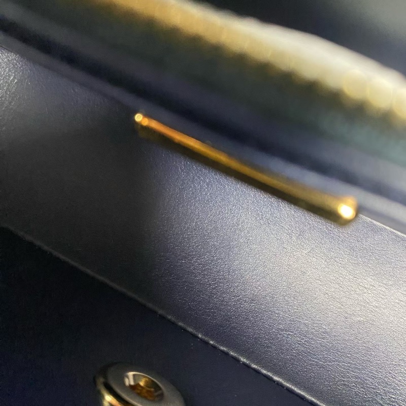 Chanel CF大mini 深藍色 金扣 鱷魚皮20*12*6  98新配件塵袋 保卡-2