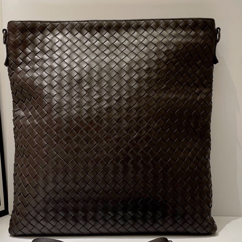 BV葆蝶家 經典編織男士斜挎包 咖啡色 尺寸:31*33-6