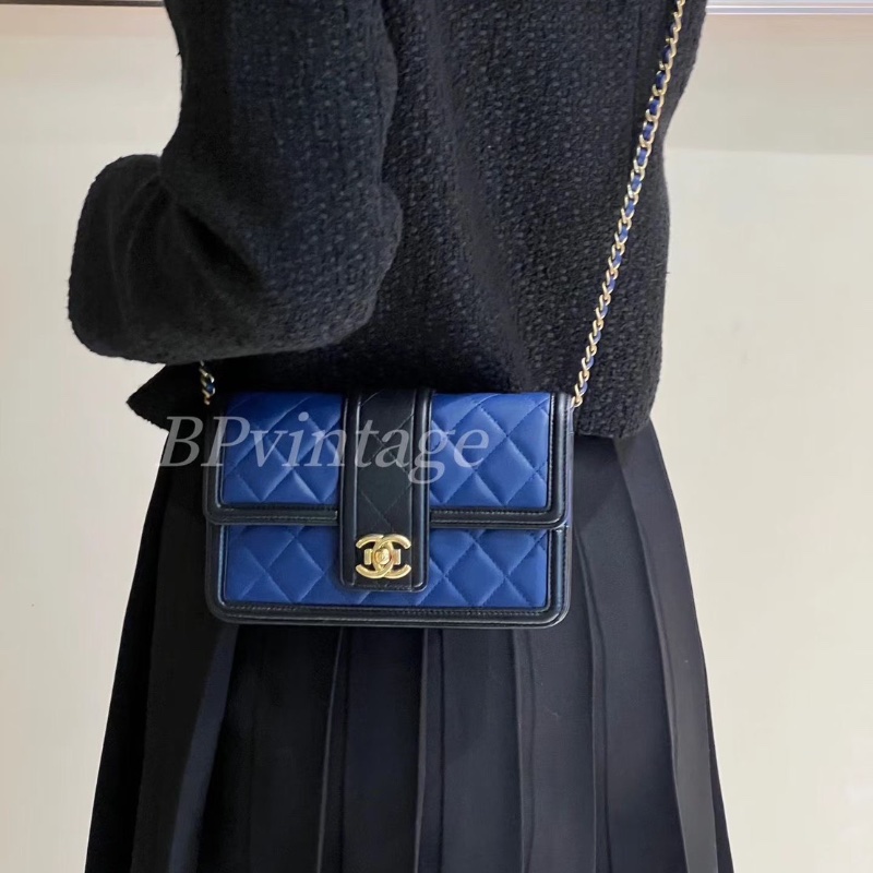 Chanel 拼色CF WOC鏈條包 黑拼藍色 金扣 羊皮 19*12*3 98新配件塵袋-0