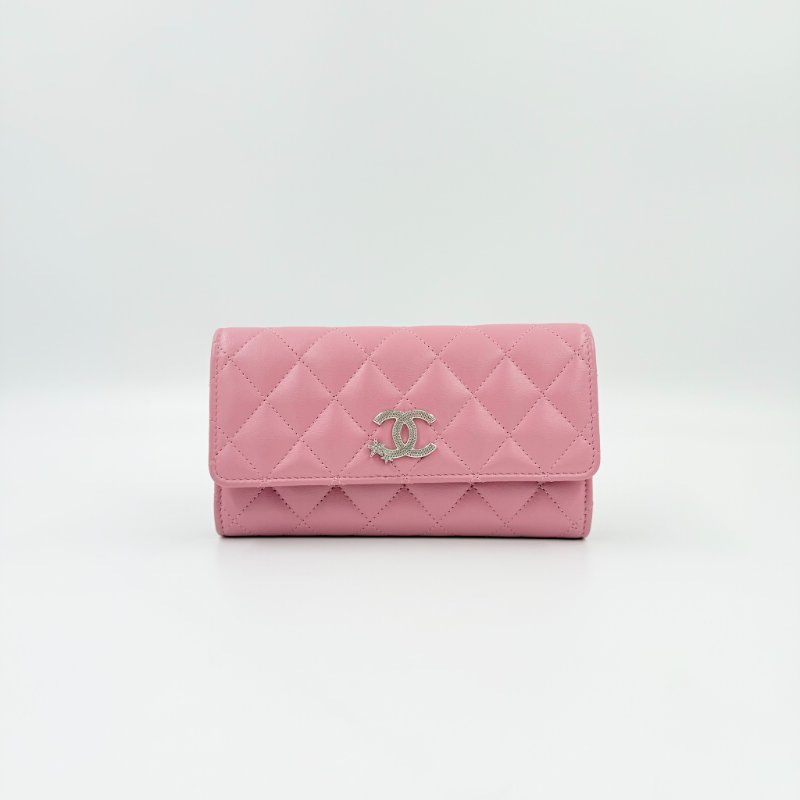 CHANEL - 粉色羊皮銀釦彗星雙C logo下蓋中夾-1