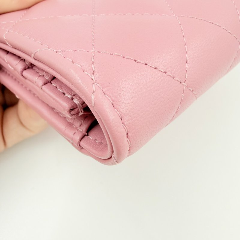 CHANEL - 粉色羊皮銀釦彗星雙C logo下蓋中夾-7