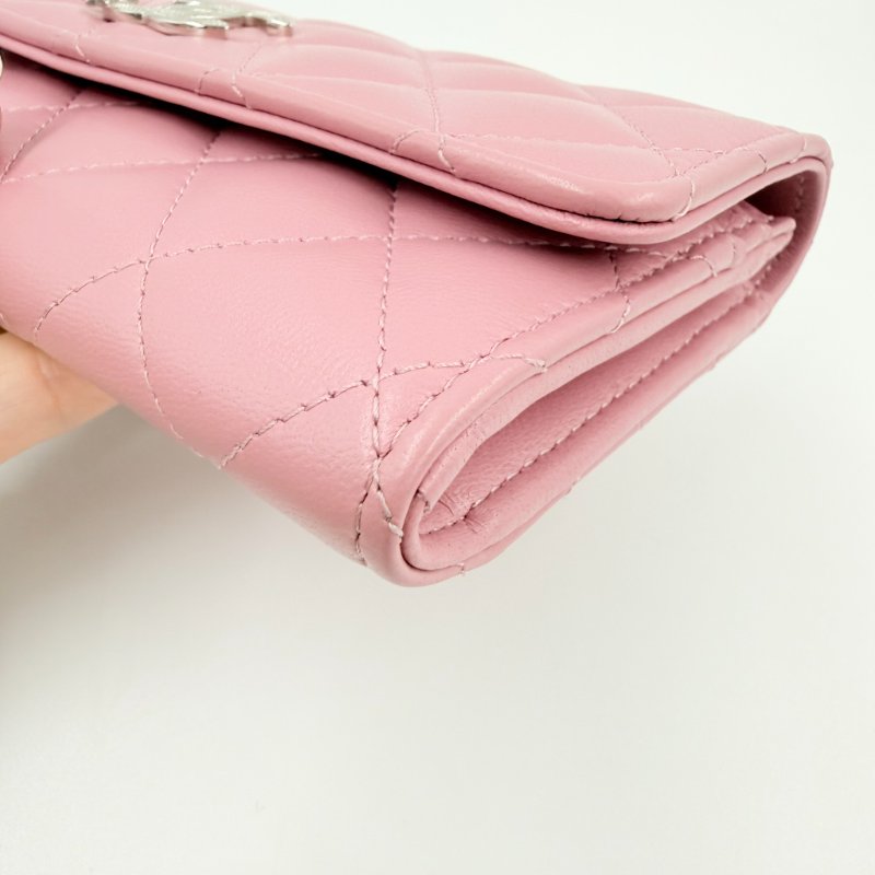 CHANEL - 粉色羊皮銀釦彗星雙C logo下蓋中夾-8