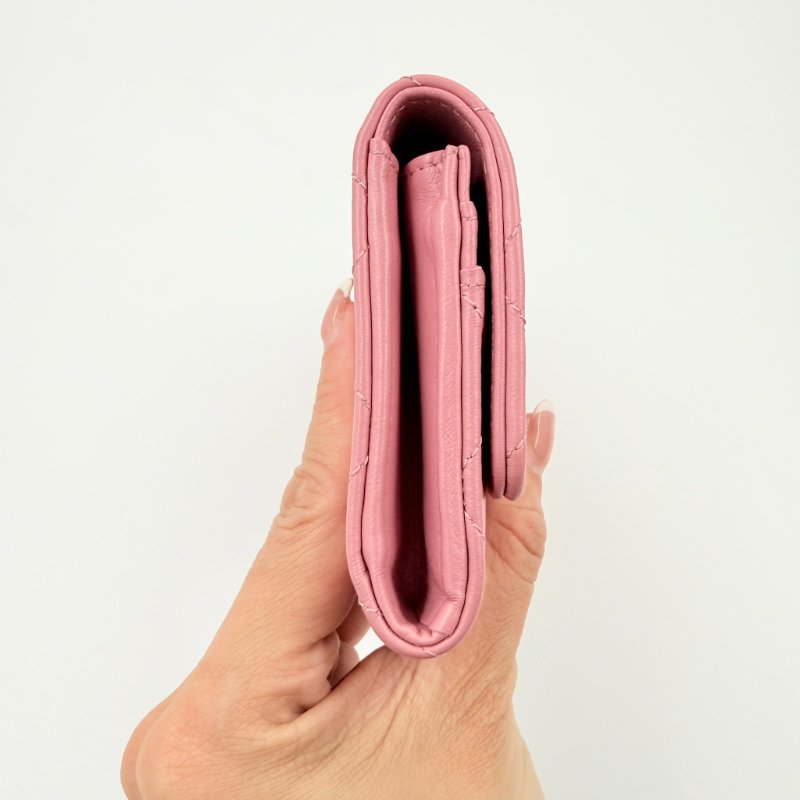 CHANEL - 粉色羊皮銀釦彗星雙C logo下蓋中夾-11