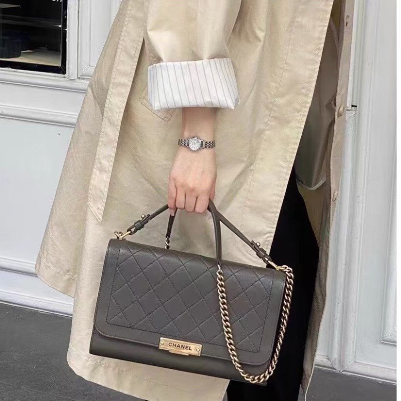Chanel handle郵差包 灰色 金扣 牛皮29*19*8 98新配件塵袋 保卡-0