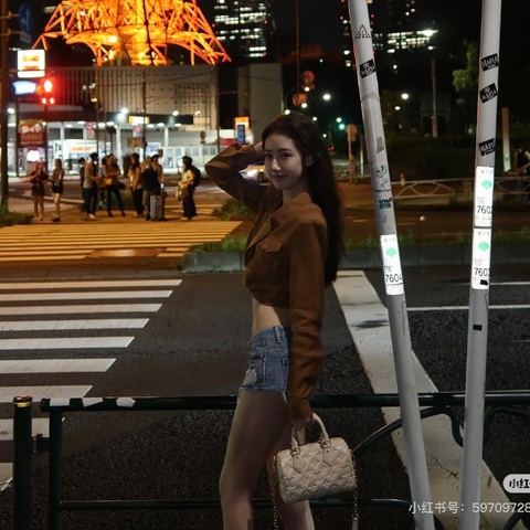 LV sp20日月星辰系粉枕頭包肩背包芯片款  20*14  98新配件鎖鑰匙肩帶 塵袋