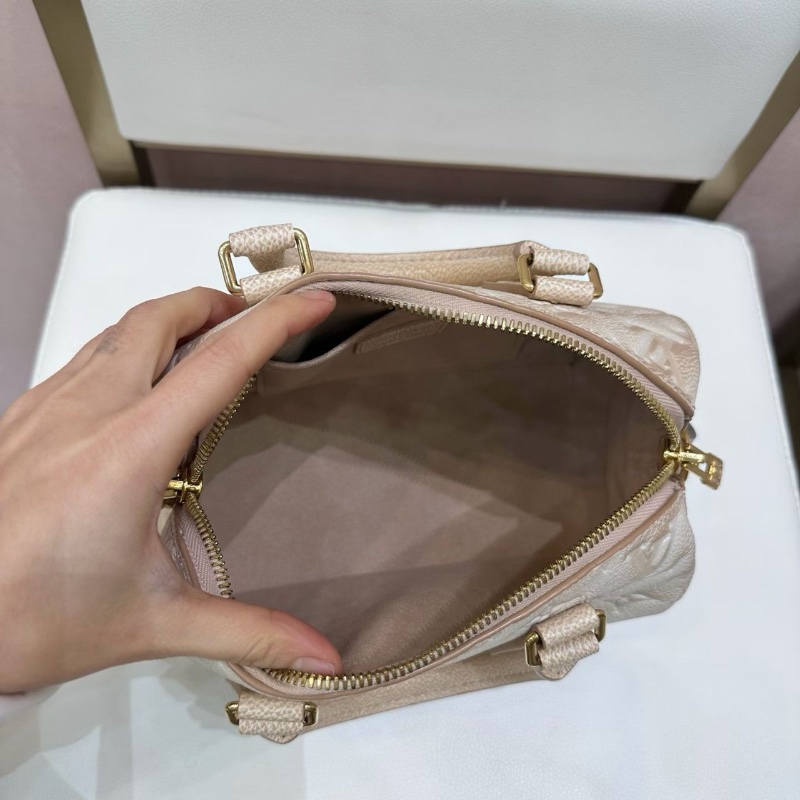 LV sp20日月星辰系粉枕頭包肩背包芯片款  20*14  98新配件鎖鑰匙肩帶 塵袋-3