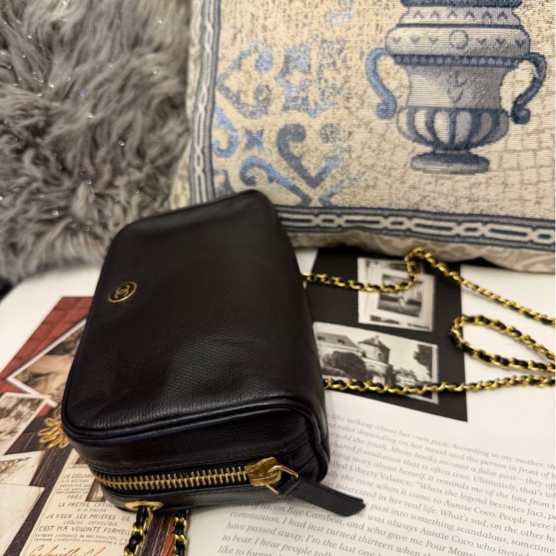 香奈兒 包 中古黑色 chanel 化妝包 斜挎包 黑金 皮革包 側背包 斜背包 二手 古董包-5