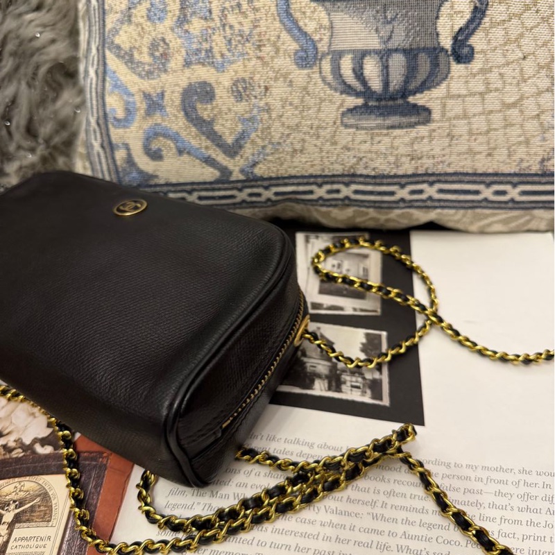 香奈兒 包 中古黑色 chanel 化妝包 斜挎包 黑金 皮革包 側背包 斜背包 二手 古董包-10