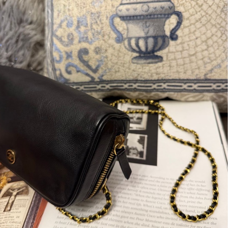 香奈兒 包 中古黑色 chanel 化妝包 斜挎包 黑金 皮革包 側背包 斜背包 二手 古董包-18