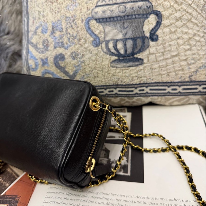 香奈兒 包 中古黑色 chanel 化妝包 斜挎包 黑金 皮革包 側背包 斜背包 二手 古董包-19