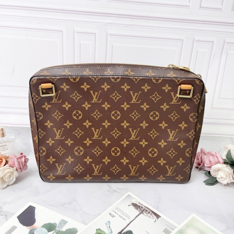 LV 秀款老花 soft trunk 郵差包33x23x5.5cm 98新配件肩帶購證-7