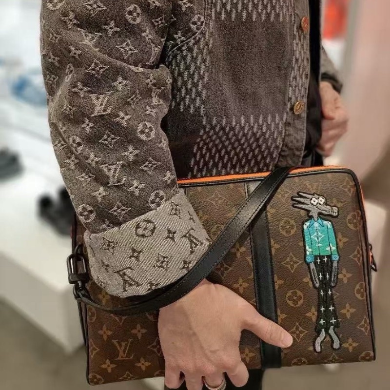 LV老花Keepall Pouch限量款 稻草人手拿包肩背斜背包34*7*23cm 98新配件肩帶 塵袋-0