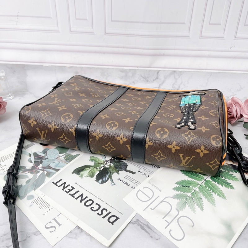 LV老花Keepall Pouch限量款 稻草人手拿包肩背斜背包34*7*23cm 98新配件肩帶 塵袋-5