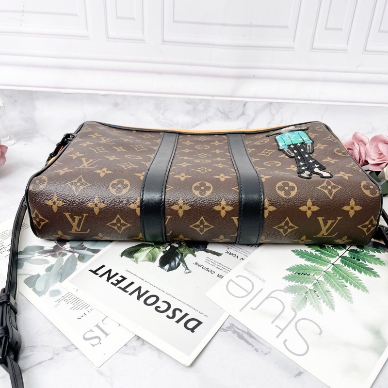 LV老花Keepall Pouch限量款 稻草人手拿包肩背斜背包34*7*23cm 98新配件肩帶 塵袋-6