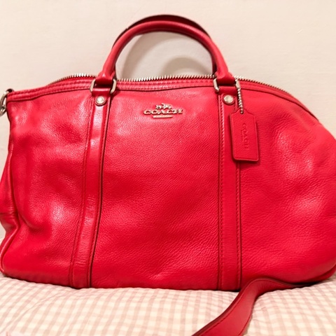 coach 紅色側背包