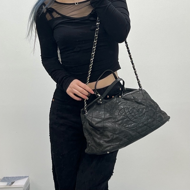 「JL精品代購」香奈兒黑色幻彩牛皮logo2way托特包-1