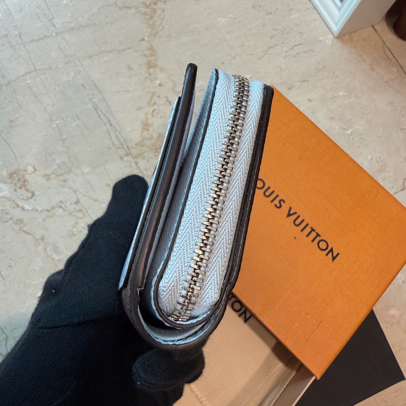 LV 天空寶寶藍拼色老花 短夾錢包 超特別🩵-9