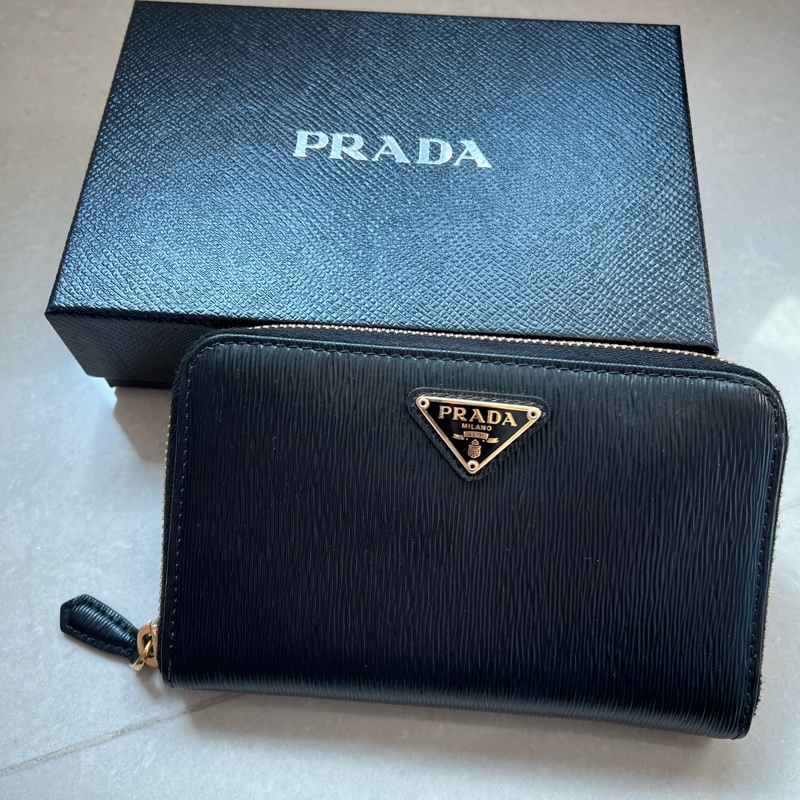 Prada 黑金 防刮牛皮 中夾 外觀極新-0