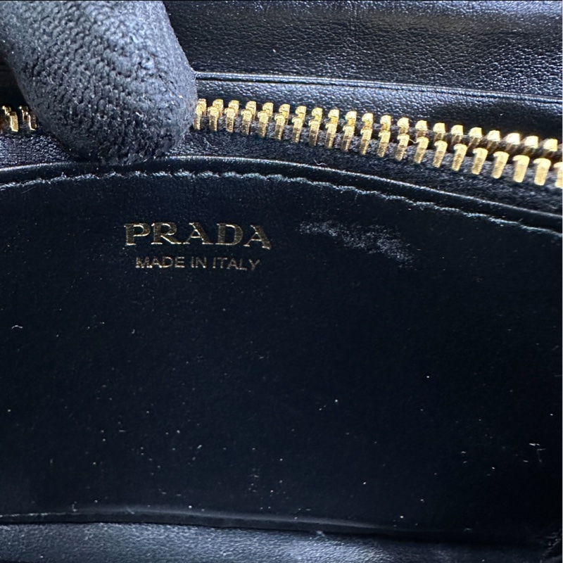Prada 黑金 防刮牛皮 中夾 外觀極新-9