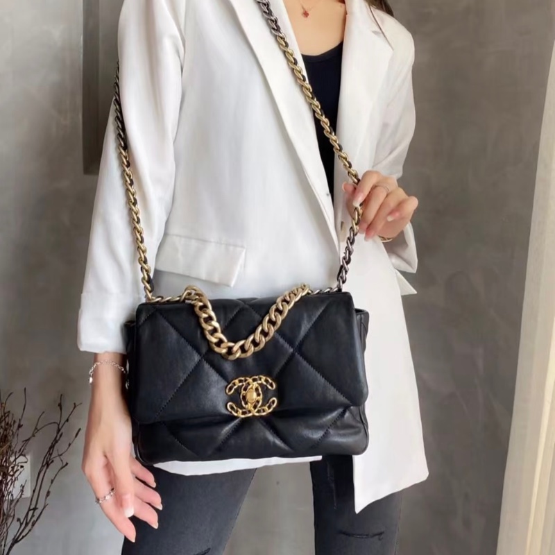 「JL精品代購」全新現貨 🆕CHANEL 19 Bag 菱格紋羊皮手提肩背包 26 黑金-1