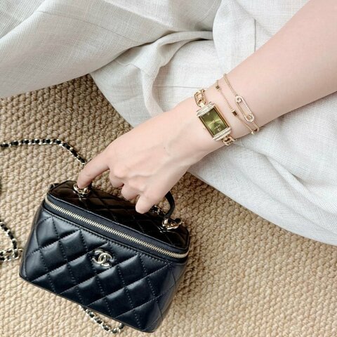 CHANEL - 黑色金釦羊皮菱格手提斜背長盒子