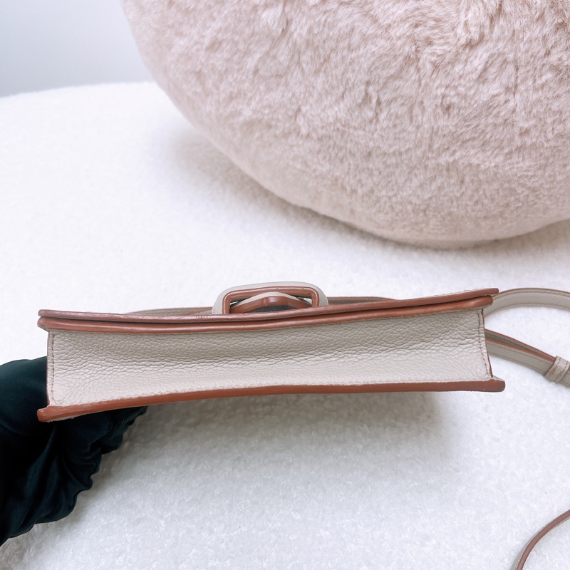 Loewe barcelona 米色迷你三角斜挎包-2