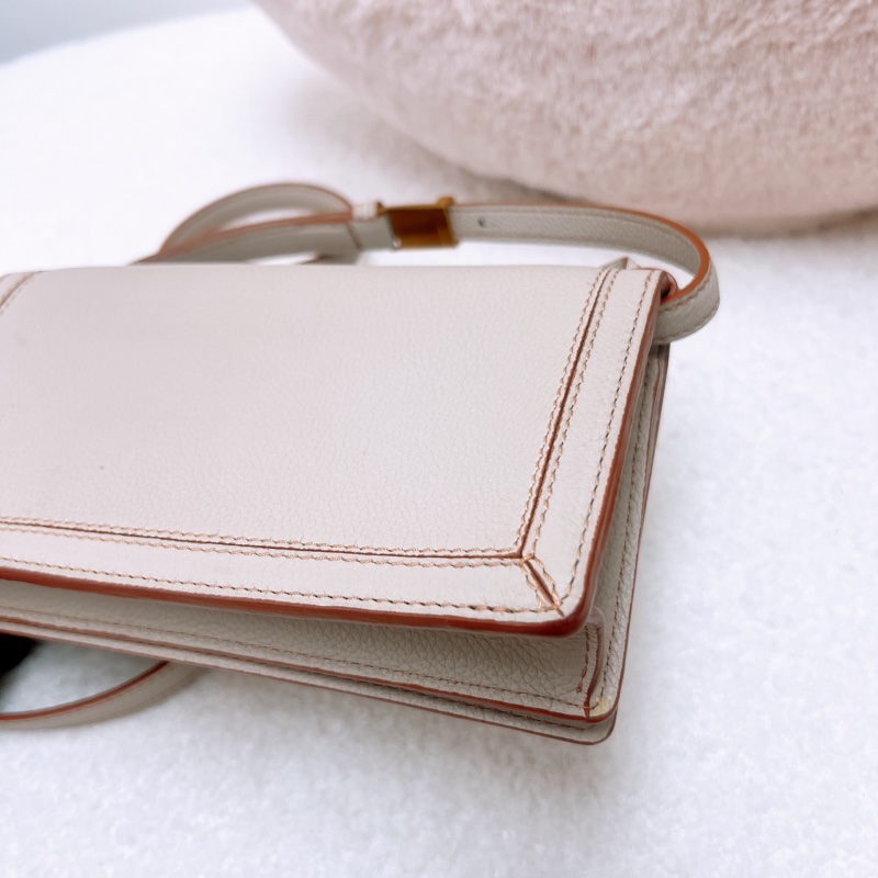 Loewe barcelona 米色迷你三角斜挎包-7