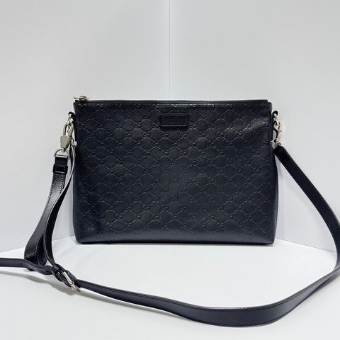 【超！級！新】 GUCCI 黑老花 牛皮壓紋 斜背包 （專櫃98,000）